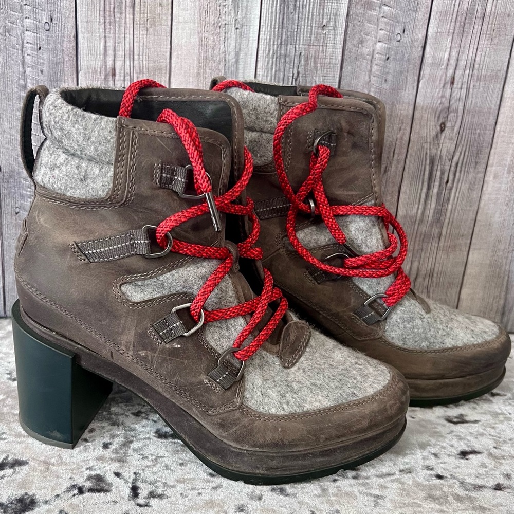 SOREL WOMEN'S BLAKE LACE BOOTIE